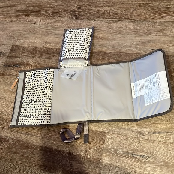 NWT Petunia Pickle Clutch Changing Pad Disney Mickey! - Picture 2 of 9